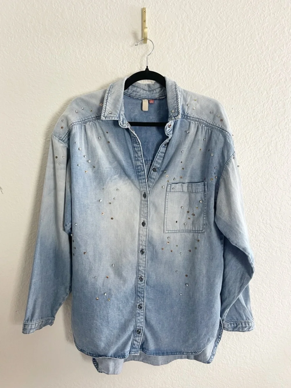 Anthropologie Pilcro Bo Boyfriend Buttondown Blue Denim Crystal Studded Shirt - Picture 2 of 7